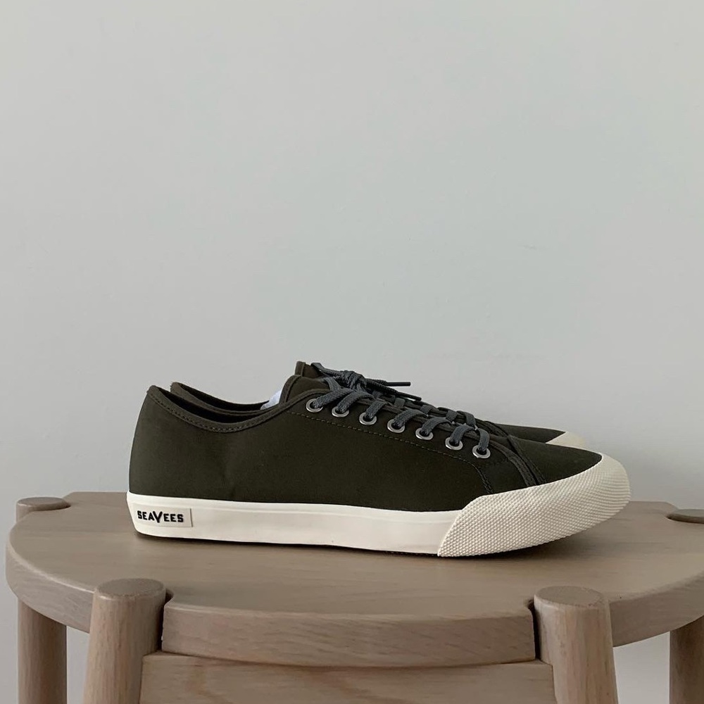 Seavees men’s shoes size 9.5 - brand new